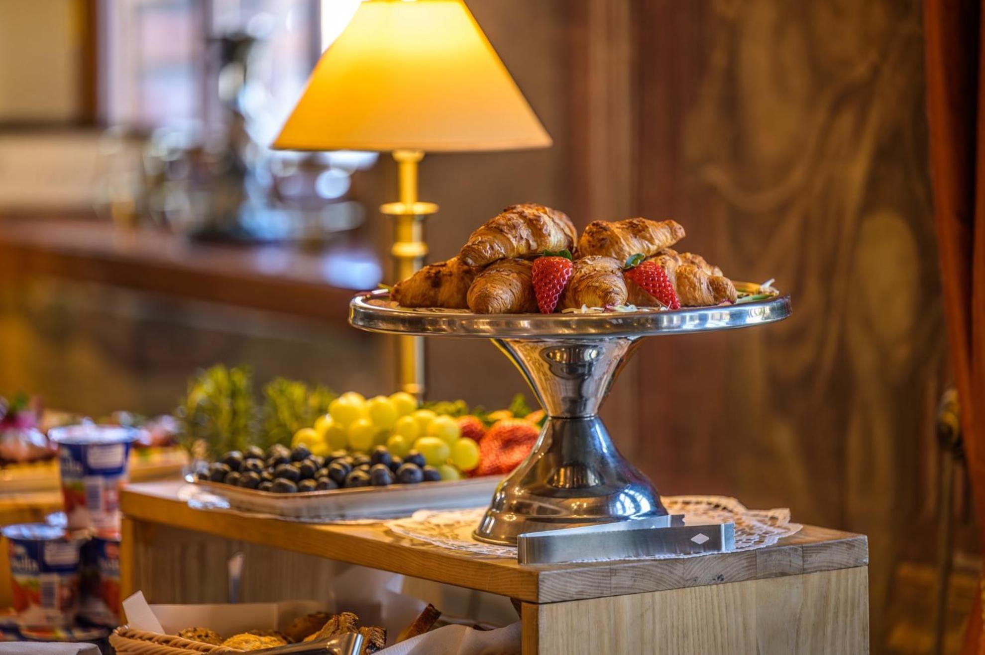 Zabi Dwor - Hotel - Restauracja - Spa Zielona Góra Dış mekan fotoğraf
