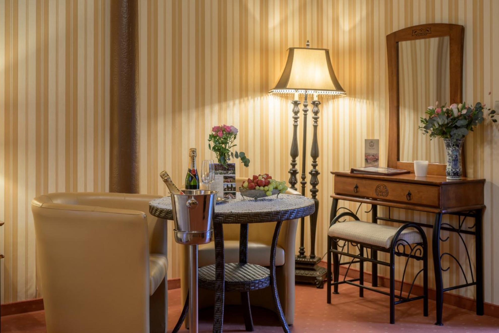 Zabi Dwor - Hotel - Restauracja - Spa Zielona Góra Dış mekan fotoğraf